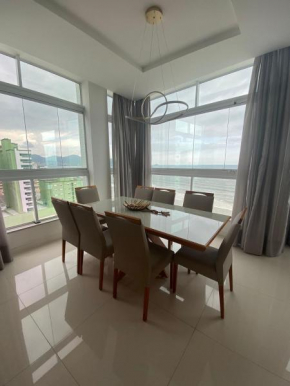 Apto 3 Suítes para famílias com vista para o mar